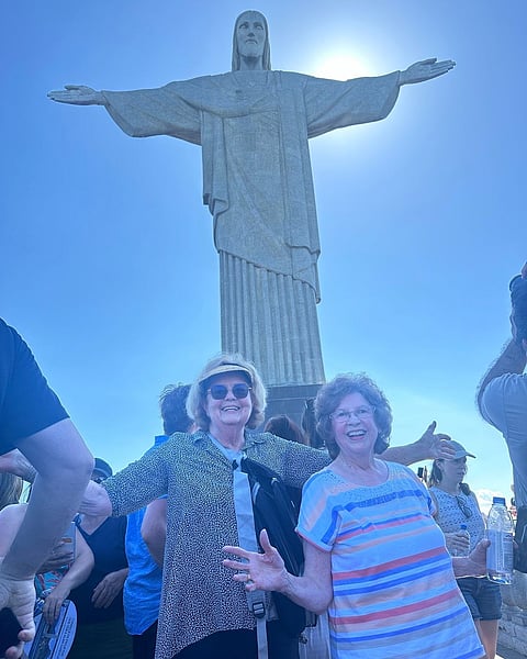 The duo poses infront of Christ the Redeemer