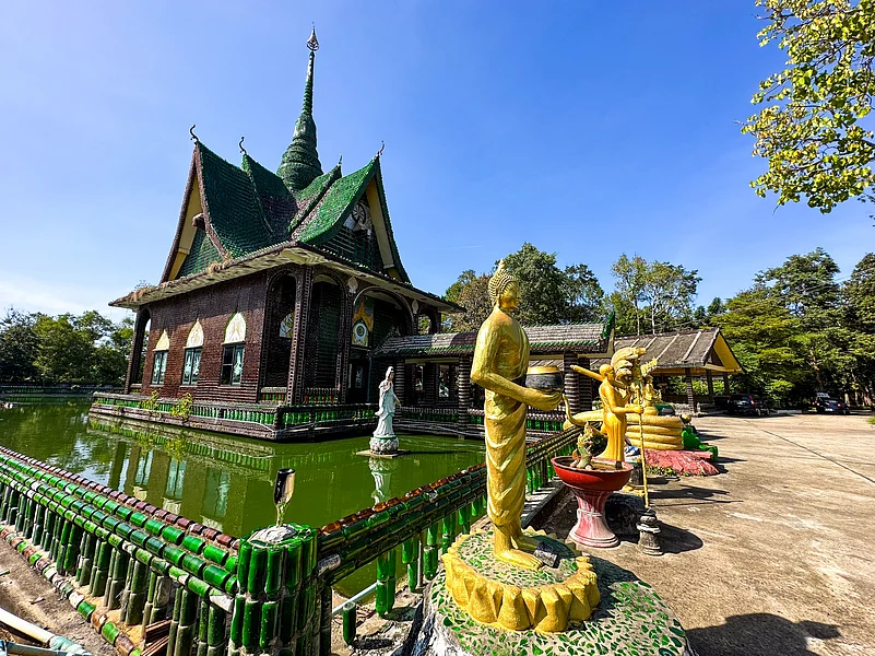 Wat Pa Maha Chedi Kaew is popularly known as the Temple of a Million Bottles