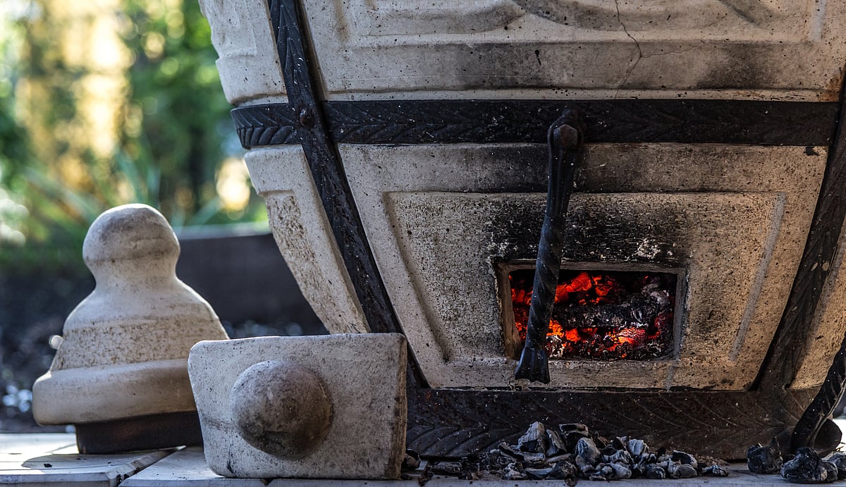 The Punjabi bhatthi (oven) was made of bricks or mud and clay and topped with a sheet of metal