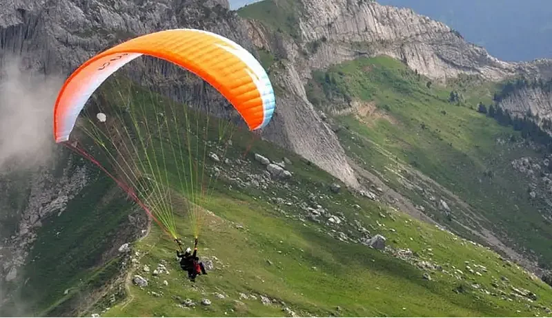 Paragliding in Manali