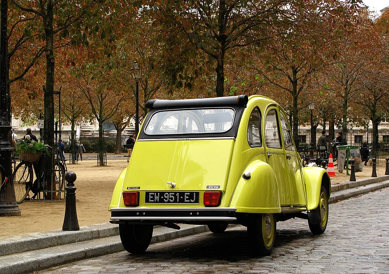 2CV rides in Paris