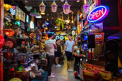 David Bokuchava/Shutterstock : A shop selling vintage and antique items at the Train Night Market