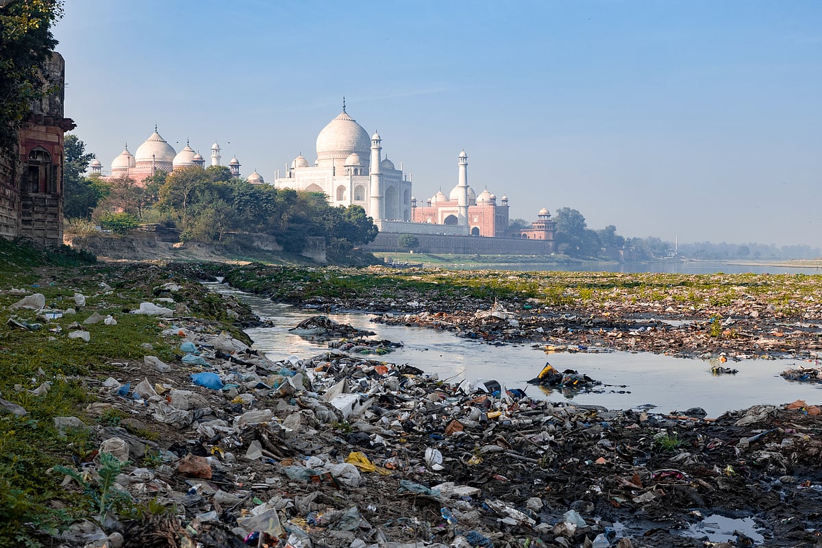 The banks of the Yamuna River polluted with garbage in Agra