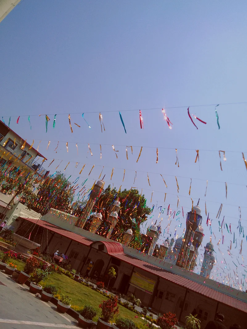 A confluence of Sikh and Sufi elements