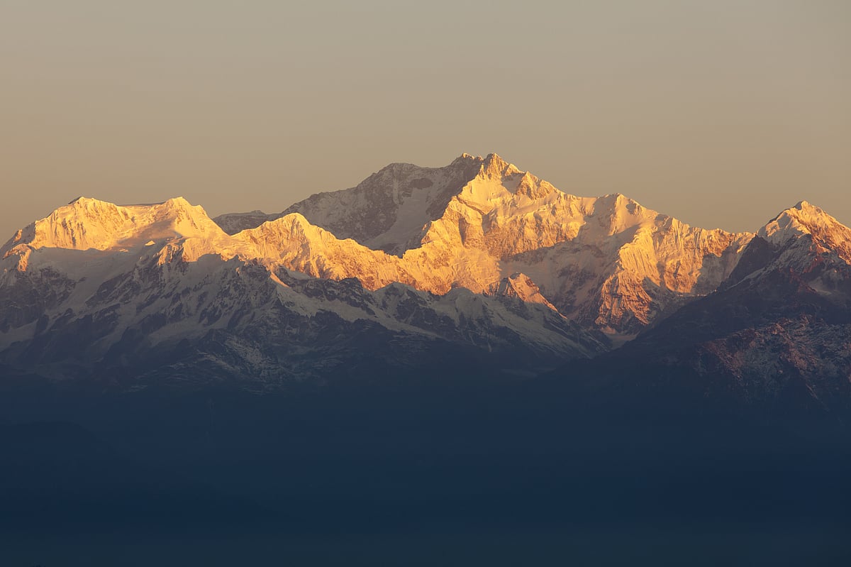 Sun rays over Kangchenjunga, viewed from Tiger Hill, Darjeeling