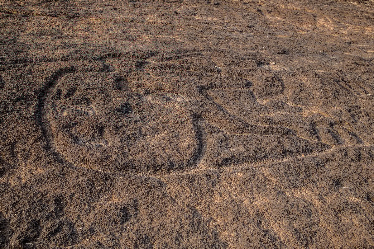Rock cravings older than 9000 years at the Usgalimal stone slab in Goa