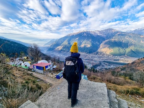Manali offers something for everyone, from vibrant festivals to thrilling adventure sports