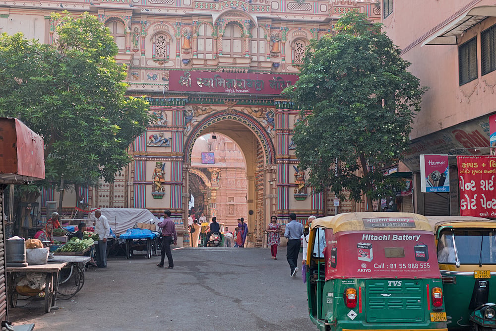 Usually, a gate marks the entry to a Pol