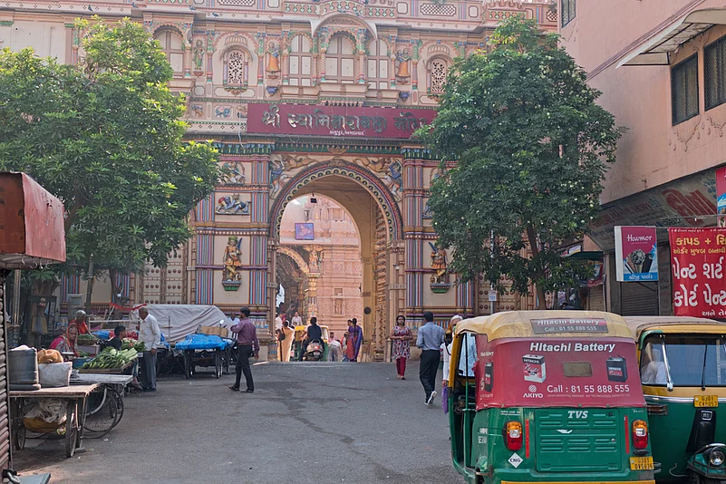 Usually, a gate marks the entry to a Pol