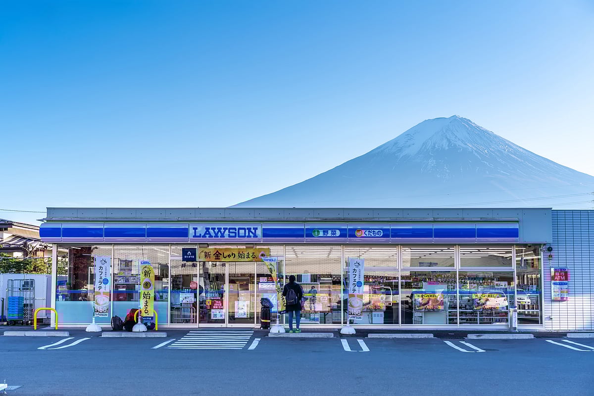 YAO23/Shutterstock.com : Mount Fuji photographed from behind a Lawson convenience store
