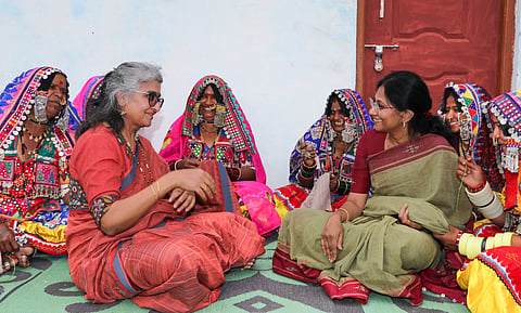 Asha Patil (L), the founder of Banjara Kasuti with artisans Sonabai, Lalita, Rekha, Priyanka and Sunanda in their traditional attire