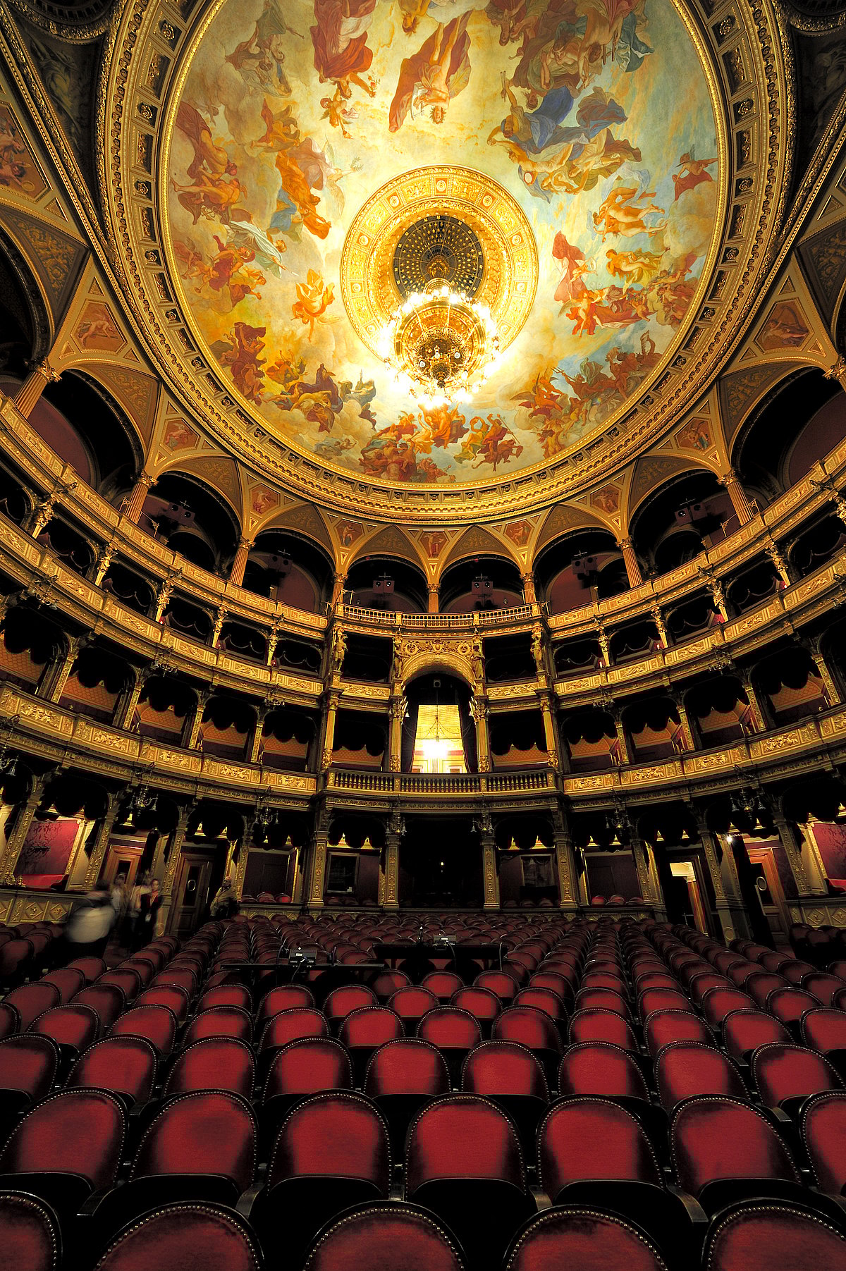 Shutterstock : Hungarian Royal Opera House, neo-Renaissance opera house, a major figure of 19th century Hungarian architecture