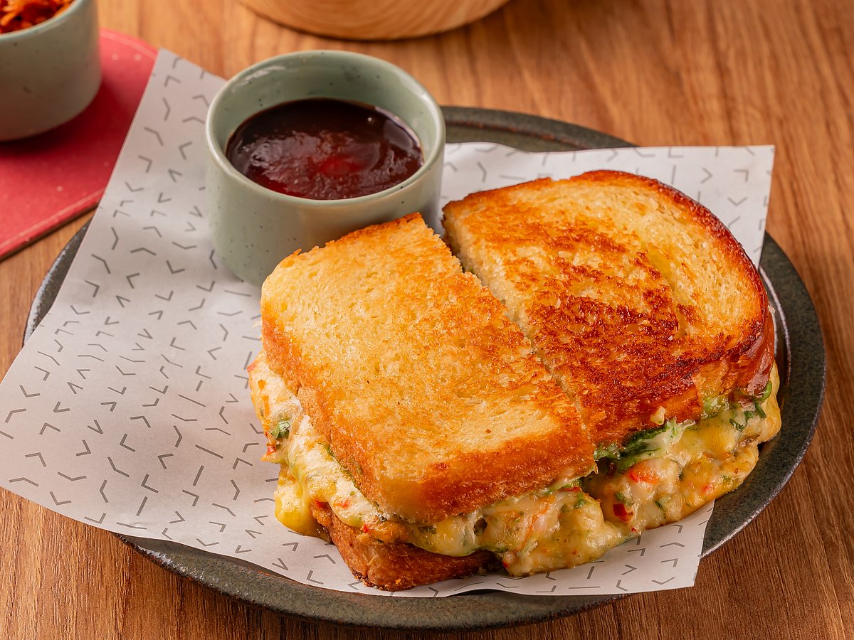 Sandwich served at Cirqa Dining Room