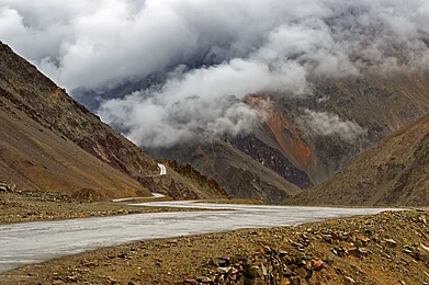 Shutterstock.com : The Border Roads Organisation (BRO) has reopened the Zoji La mountain pass for vehicular traffic