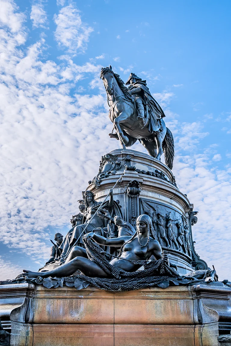 Washington Monument fountain with George Washington, by Rudolf Siemering, at Eakins Oval, in front of the Philadelphia Art Museum - Shutterstock