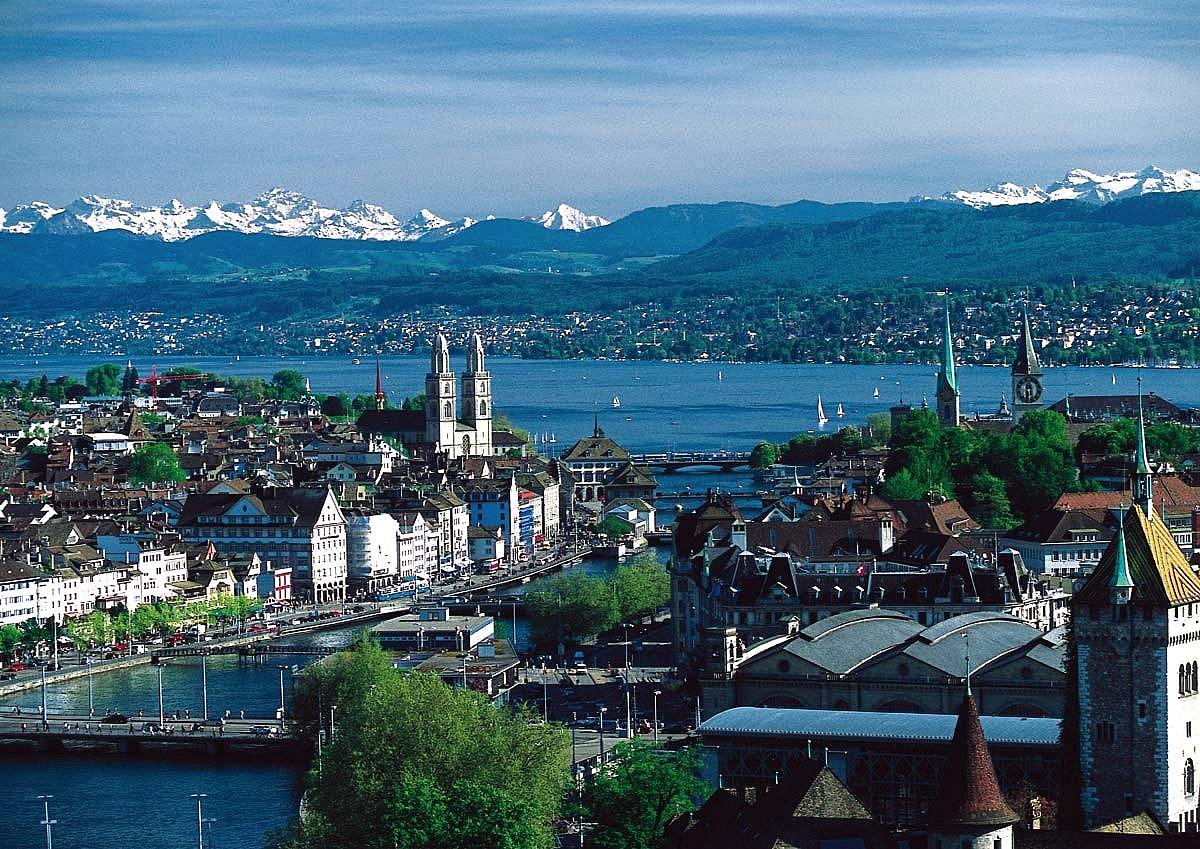 MadGeographer/Wikimedia Commons : View of Zurich 