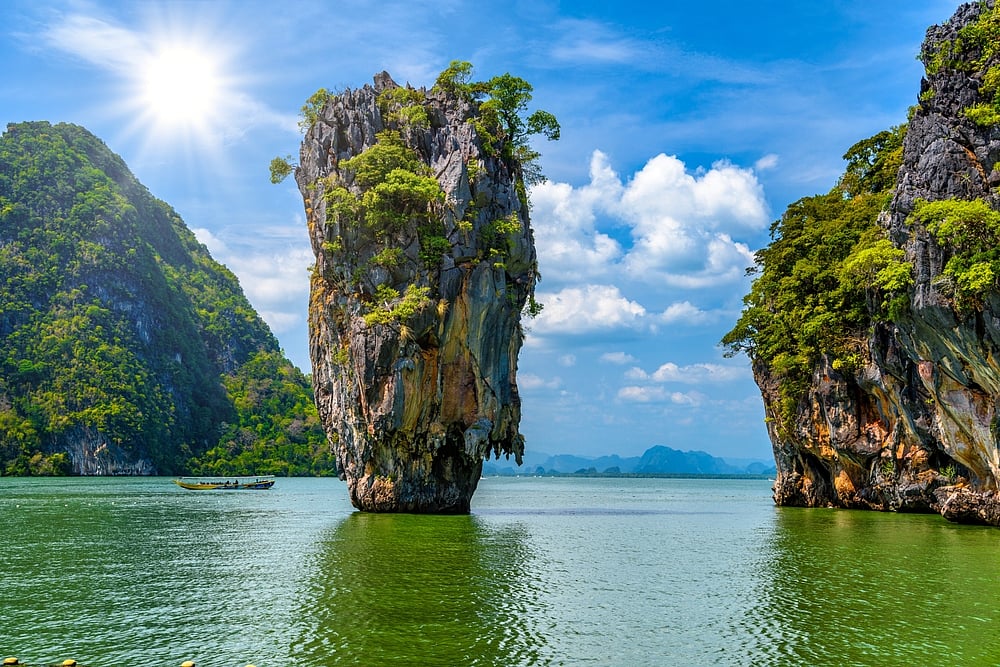 The bay is home to several limestone cliffs 