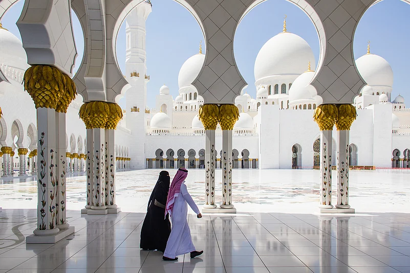 A couple visits the Sheikh Zayed Grand Mosque on the ocassion of Eid
