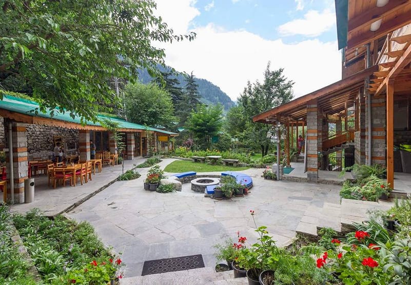 The outdoor area of Johnson’s Hotel Café and Bar