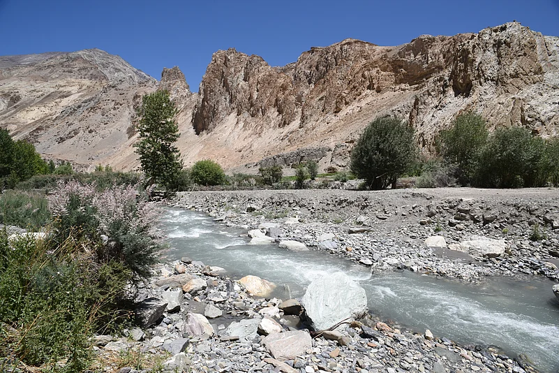 Markha river cuts through the valley