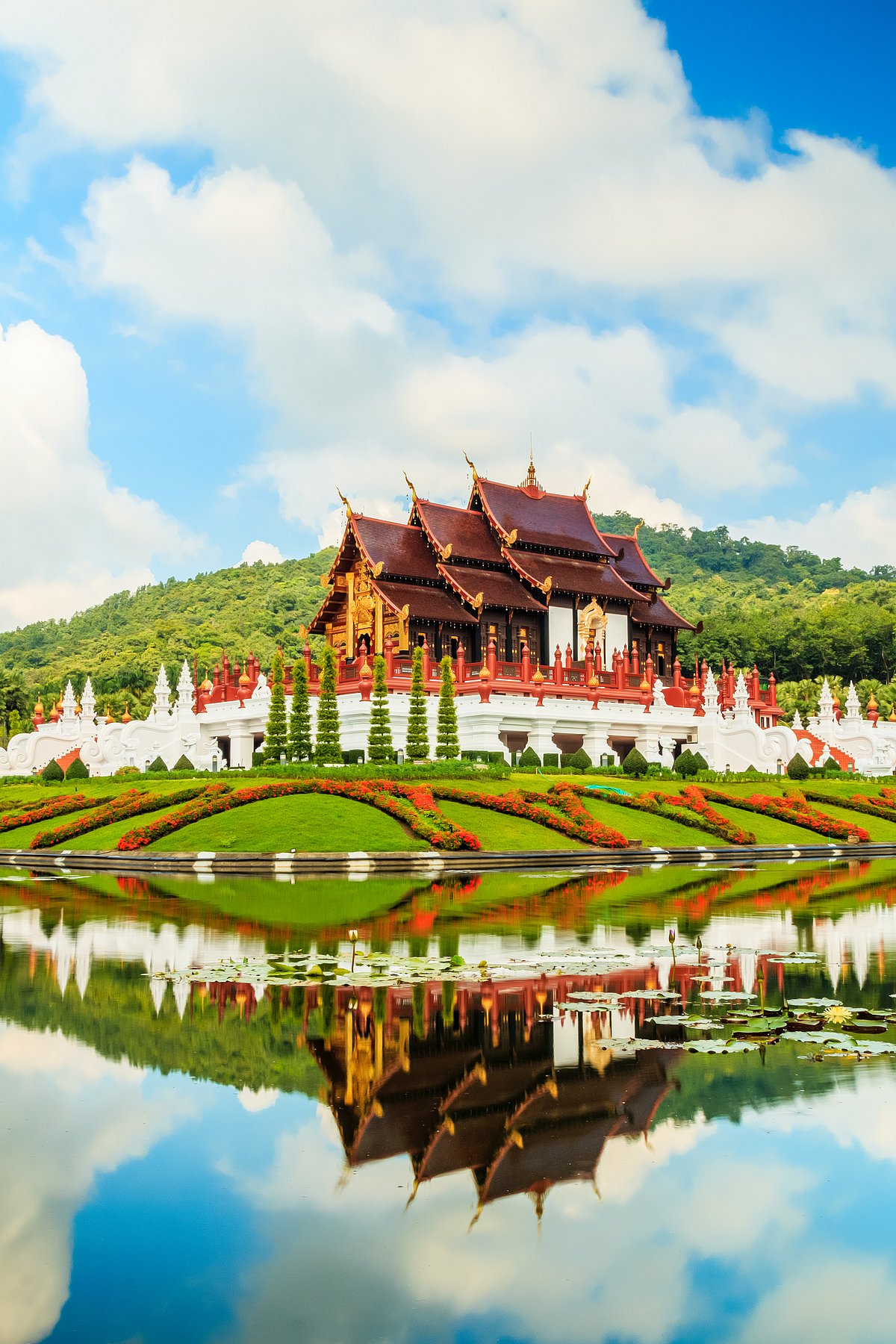 Shutterstock : The royal flora, Ho Kum Loung in Ratchaphruek Park Chiang Mai, Thailand
