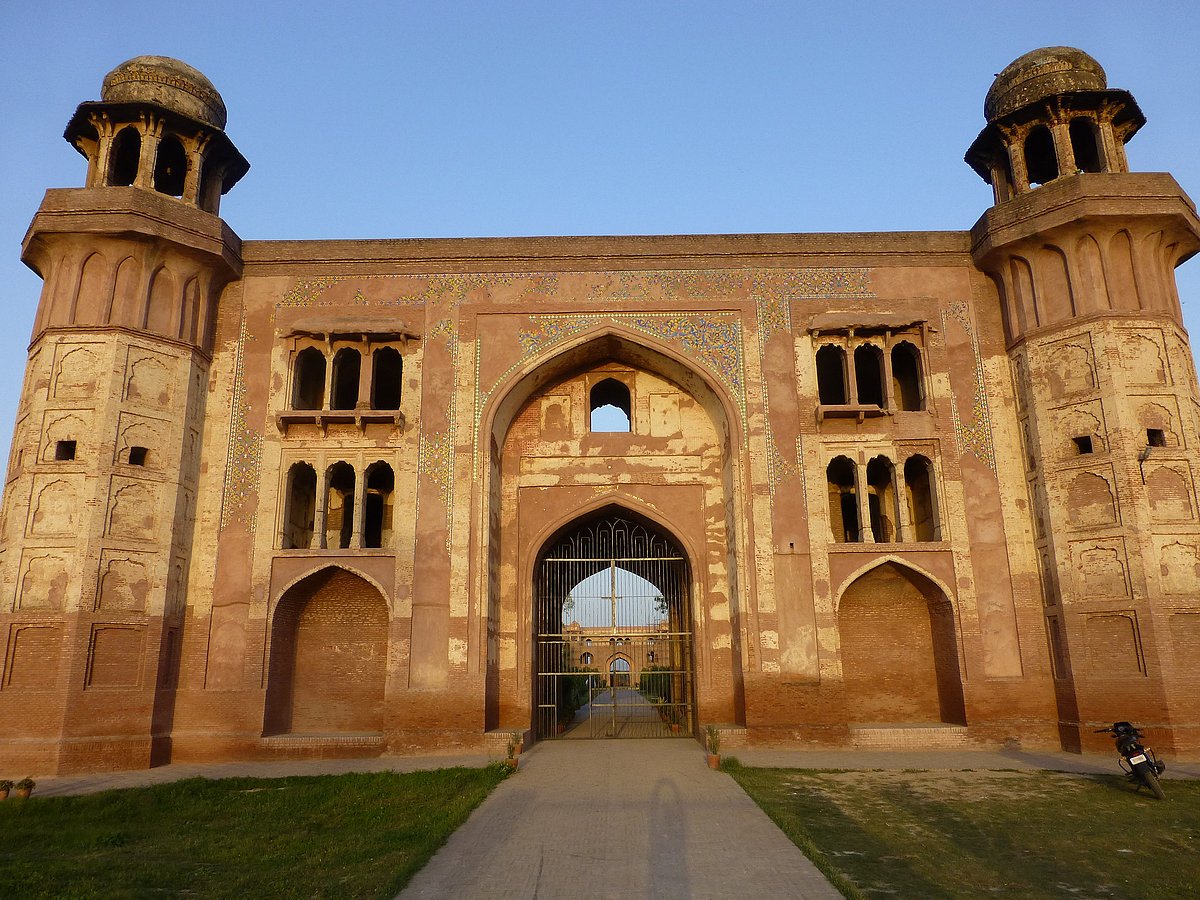 The interior surface of the gateways was covered with brilliantly coloured tile work of the mosaic variety at Dakhni Sarai