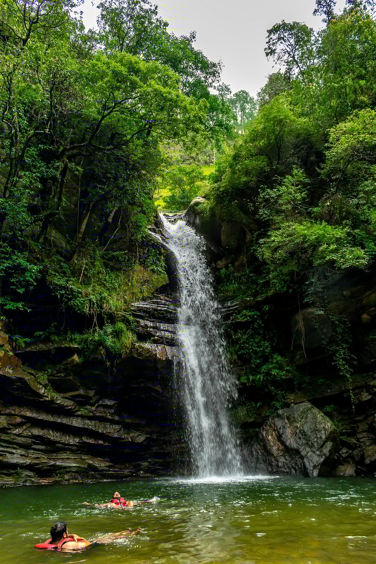 Shutterstock : Bhalu Gaad Waterfall, Mukteshwar