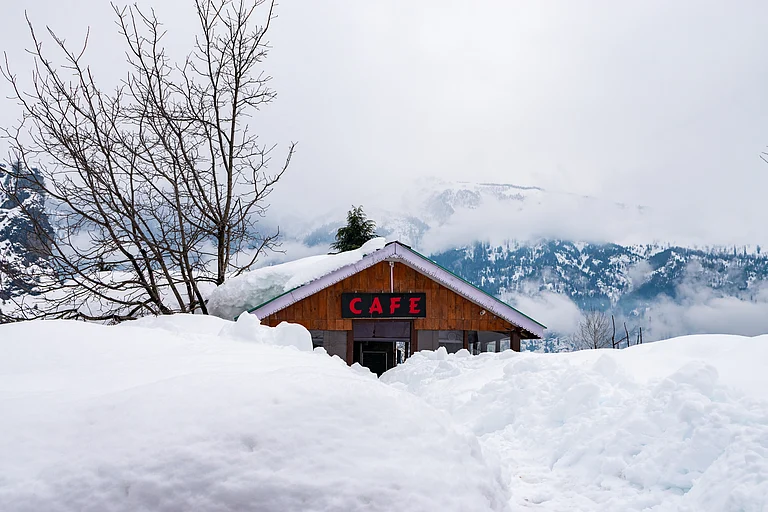 A café in the Solang Valley of Himachal Pradesh - Krishna8412/Shutterstock