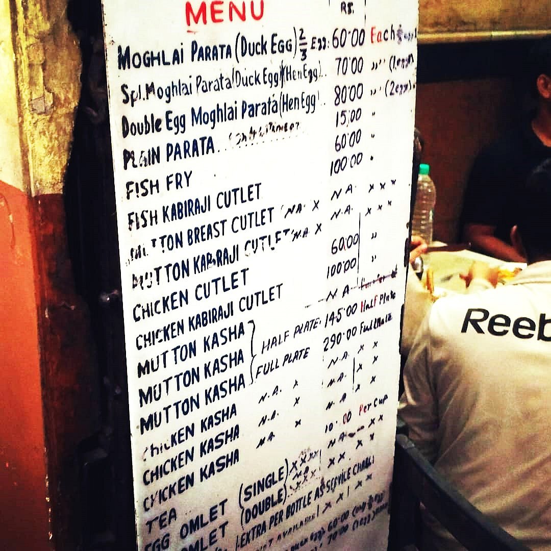 Like other cabins, the menu at Anadi is a mix of Bengali dishes with Raj-era influences, showcasing the culinary heritage of Kolkata