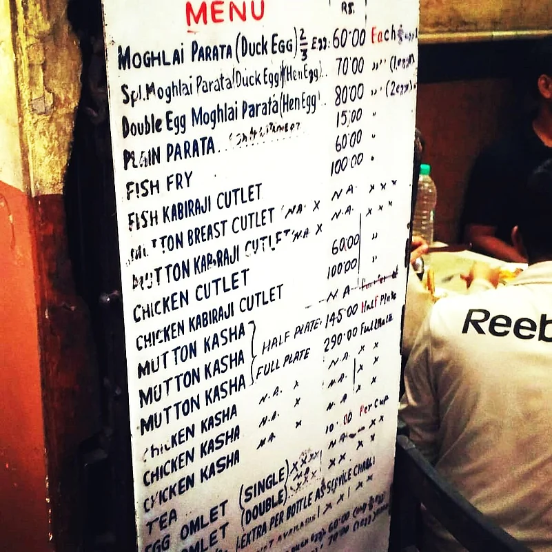 Like other cabins, the menu at Anadi is a mix of Bengali dishes with Raj-era influences, showcasing the culinary heritage of Kolkata