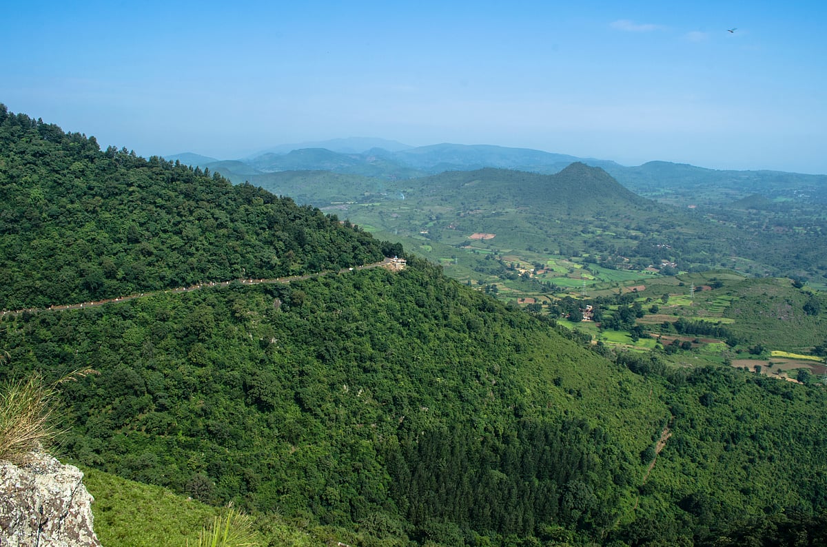 The Galikonda Viewpoint, like the Madagada Viewpoint, have sweeping views of the Ananthagiri Hills