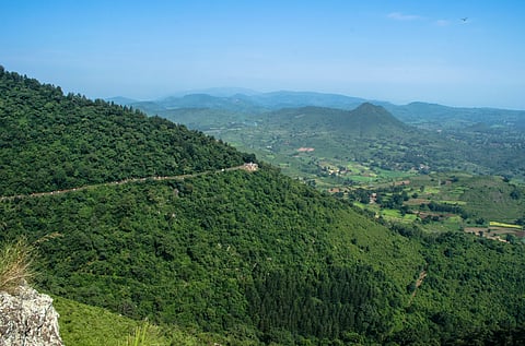 The Galikonda Viewpoint, like the Madagada Viewpoint, have sweeping views of the Ananthagiri Hills