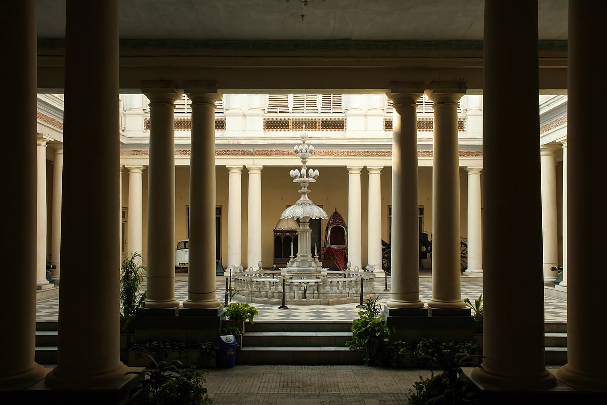 Fountain in the courtyard of the palace