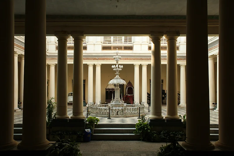 Fountain in the courtyard of the palace