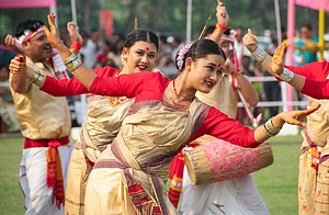 Talukdar David/Shutterstock : Young women in traditional Mekhela Chador perform the Bihu dance in Guwahati, Assam