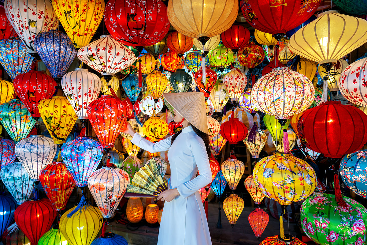 Guitar photographer/Shutterstock : The Hội An Lantern Festival is an annual occurrence