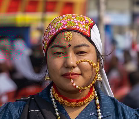 A woman sporting a pahadi nath and galobandh
