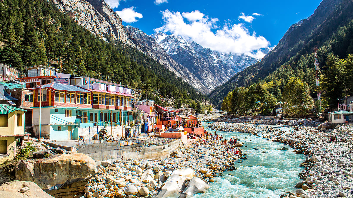 Gangotri town by the side of Bhagirathi river