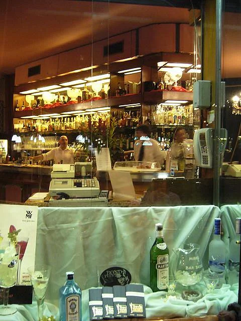 Bar Basso, Milan