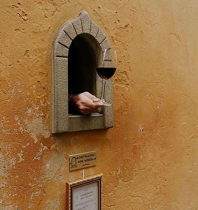 photographizemag/Instagram : At least 150 wine windows still survive in Florence