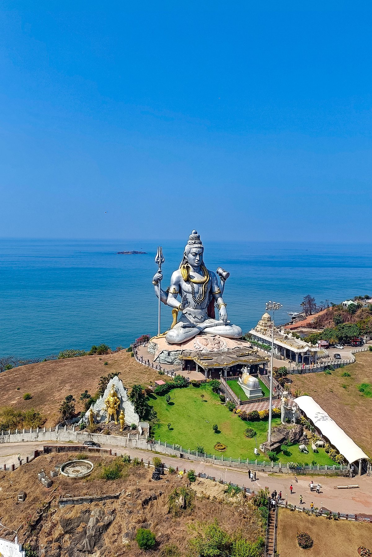 Shutterstock : A view of the giant Lord Shiva statue in Murudeshwar near Gokarna