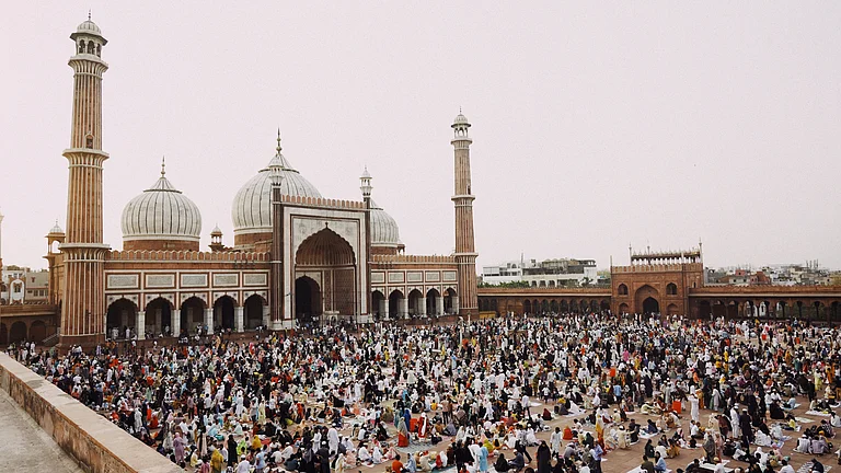 A crowd gathered at the Jama Masjid for a ceremonius Iftar in Ramzan - Areeba Ansari