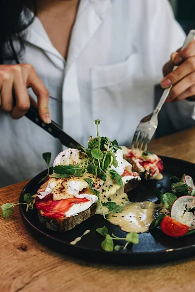 Marta Robles Diaz on Unsplash : Several cafes in Jaipur are championing locally sourced and sustainable foods