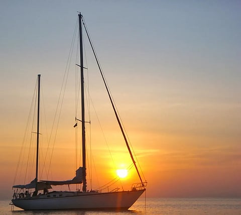 Emerald Blue sailing through