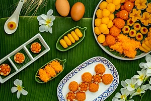 TheCorgi/Shutterstock : An assortment of traditional Thai desserts