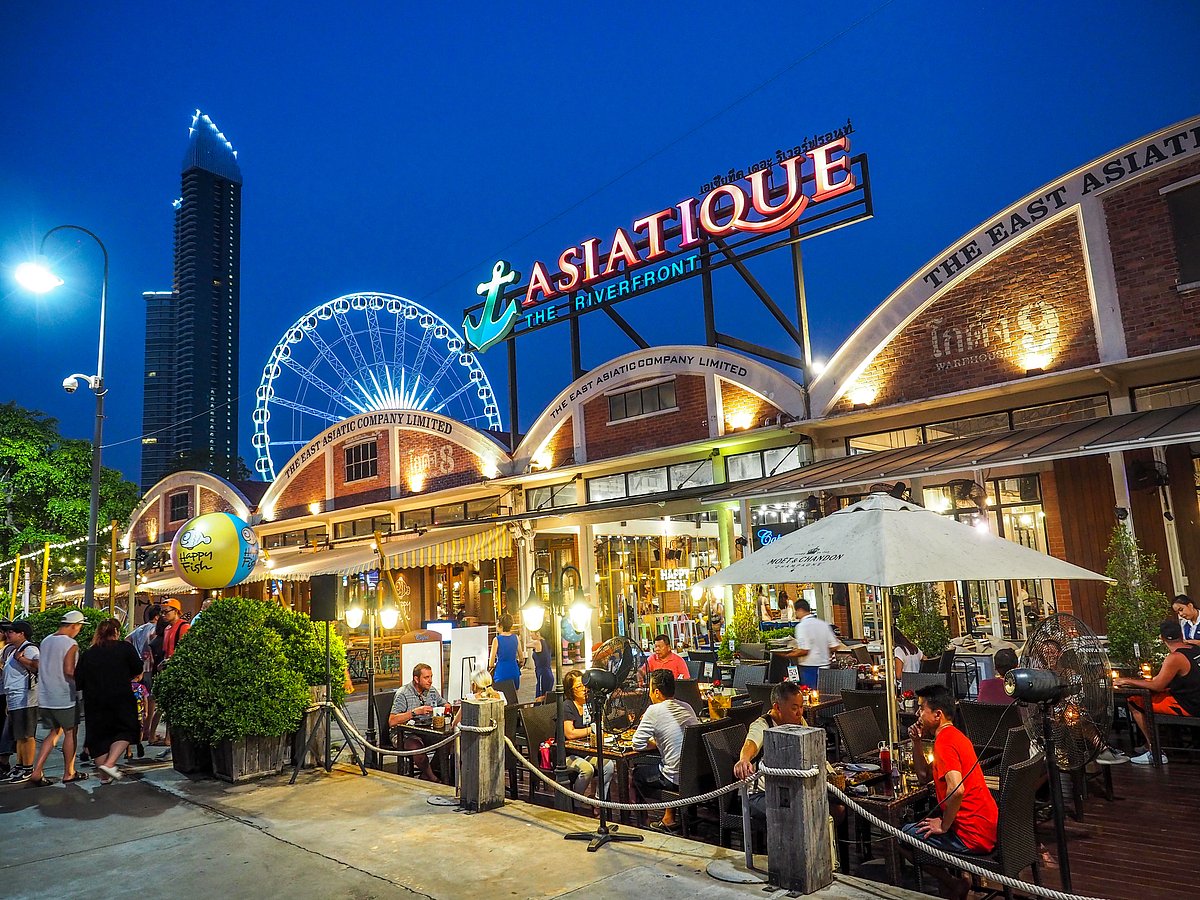 A view of the Asiatique The Riverfront during late evening