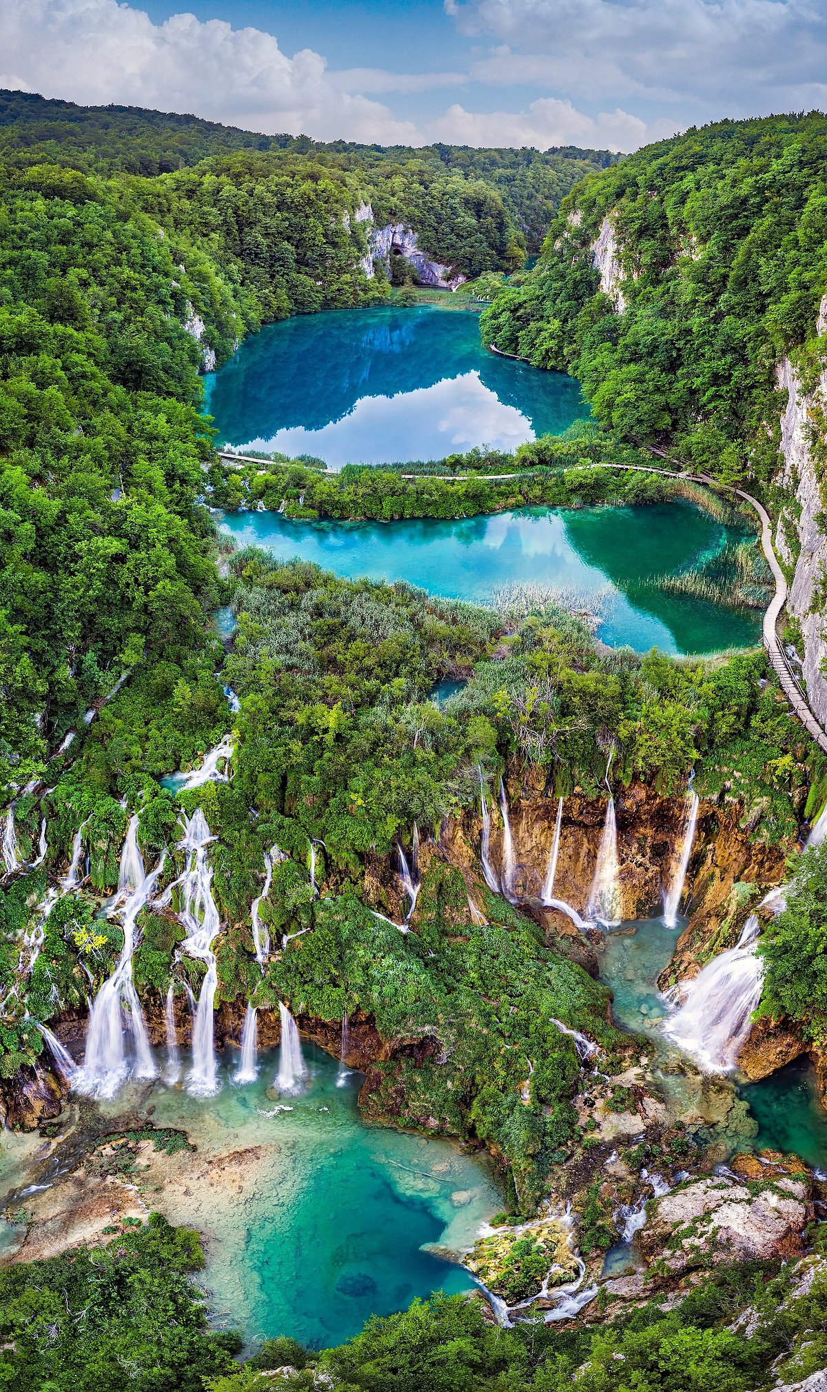 Shutterstock : Plitvice Lake in Croatia is a marvel