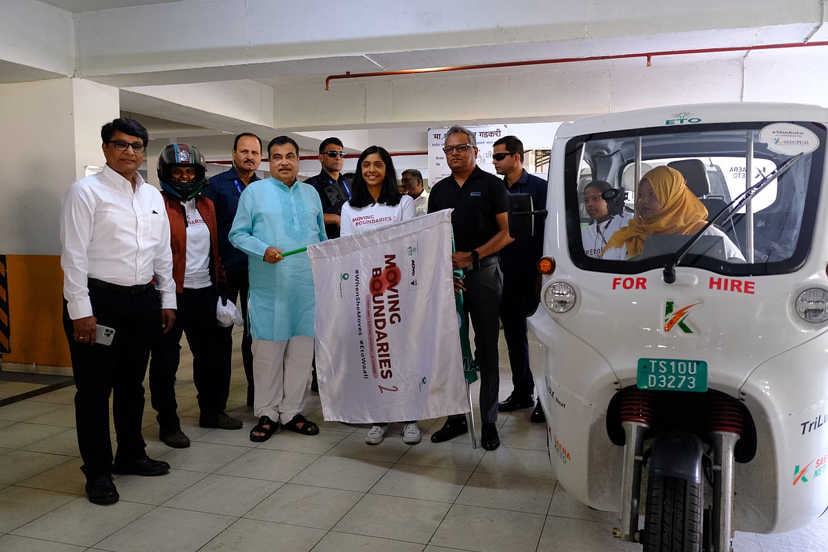 The team of Moving Boundaries with Union Transport Minister Nitin Gadkari