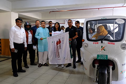 The team of 'Moving Boundaries' with Union Transport Minister Nitin Gadkari