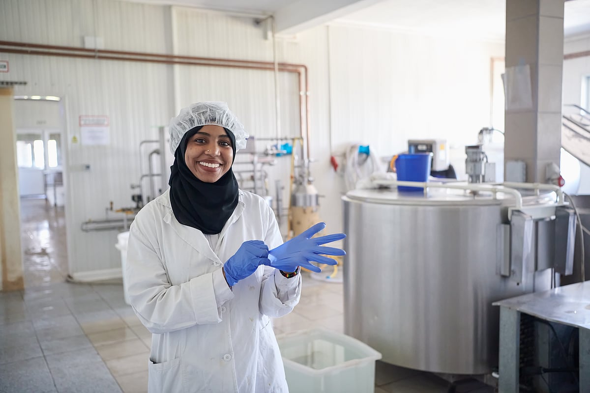 Researchers, outstanding students, doctors, specialists, innovators, athletes, entrepreneurs and investors inside and outside the UAE can apply for the golden visa